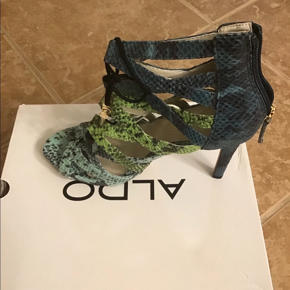 Shoes - Picture 2 of 4